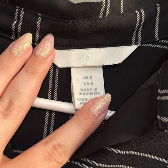 H&M Button Up Blouse - Picture 2 of 2